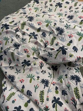 Hallmark botanical fitted crib sheet